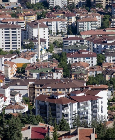 Turkiye-Nufusu-2023-Yillik-Artis-ve-Buyuk-Sehirlerin-Demografik-Haritasi-featured